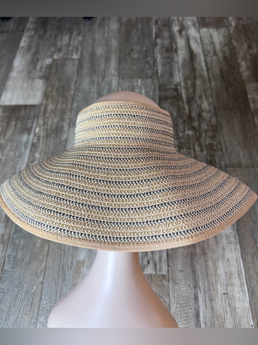 Magi’s Hat, Wide-Brim Straw Sun Women Hat in Natural and Black